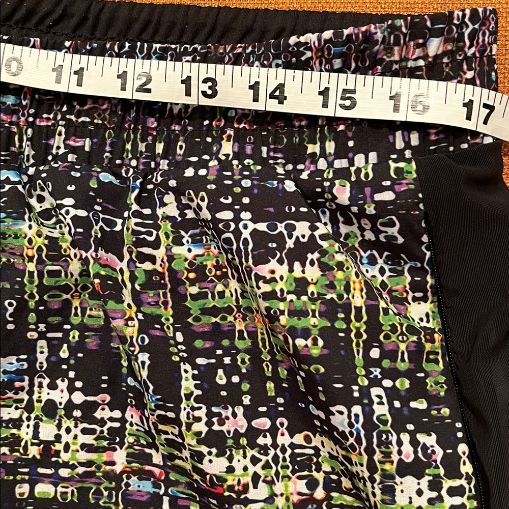 Fabletics Fallon Athletic Shorts Pattern with Compression Lining -Size L - Picture 8 of 10